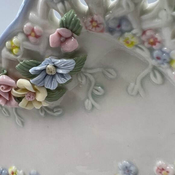 VTG Lace Lattice Textured Molded Milk Glass Painted Heart Flower Garden Decor - Picture 2 of 11